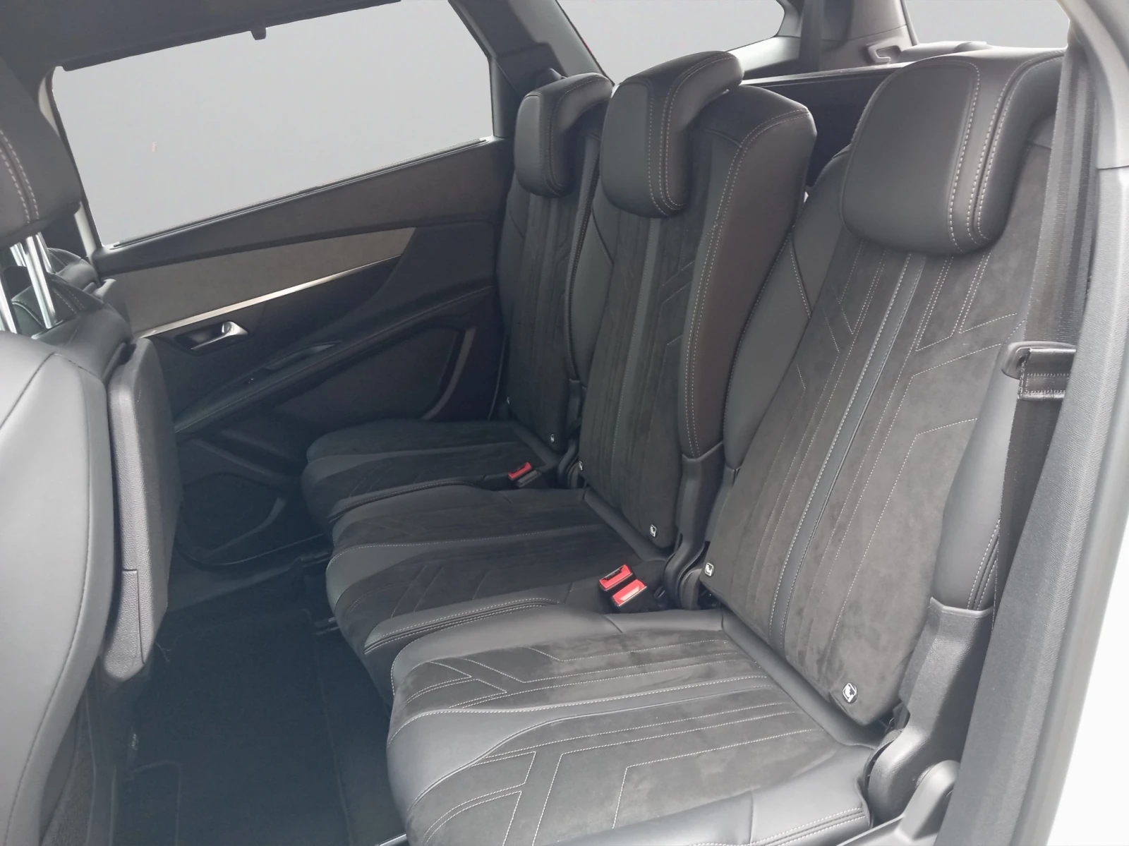 Peugeot 5008 New Line Up GT 1.2 PureTech 130 S&S EAT8 EURO 6.4 | Mobile.bg � ����������� 12