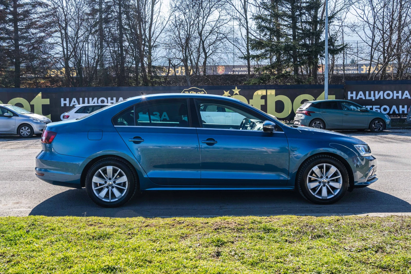 VW Jetta Highline 2.0TDI BMT, снимка 8 - Автомобили и джипове - 53731247