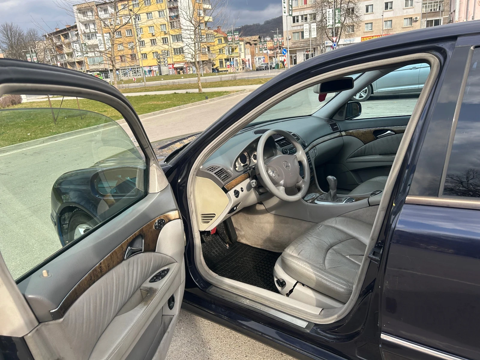 Mercedes-Benz E 270 W211 E270 Ръчка ! Avantgarde, снимка 9 - Автомобили и джипове - 53903932