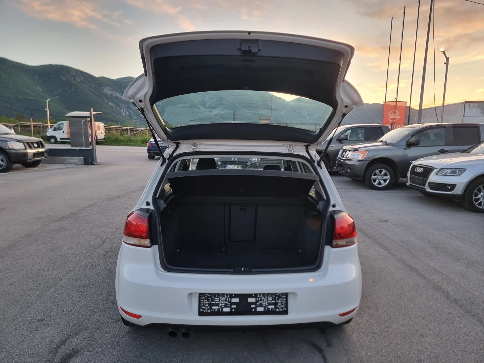 VW Golf 2.0TDI, снимка 13 - Автомобили и джипове - 54549724