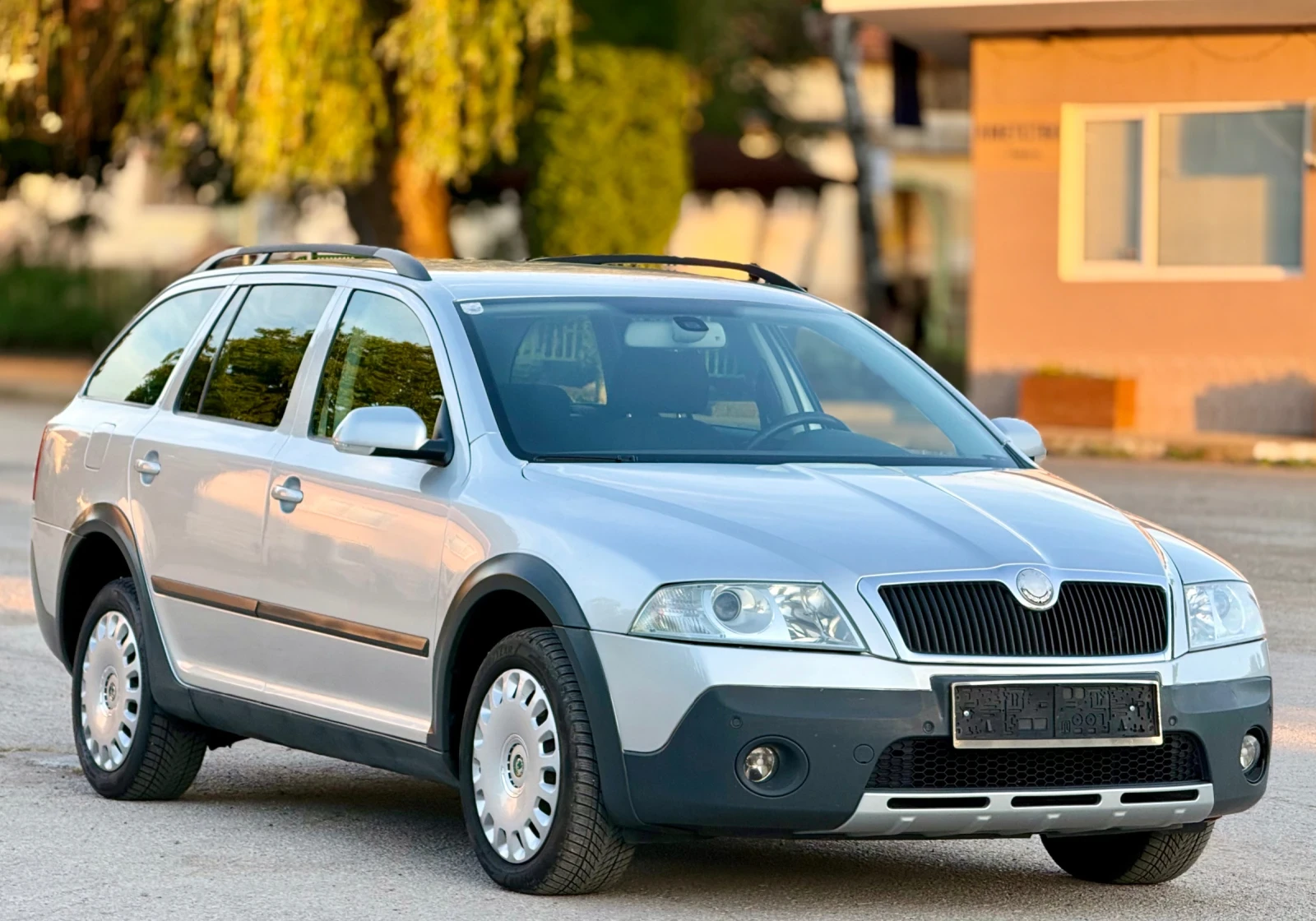 Skoda Octavia Scout* Xenon* KLIMATRONIK, снимка 3 - Автомобили и джипове - 54949177