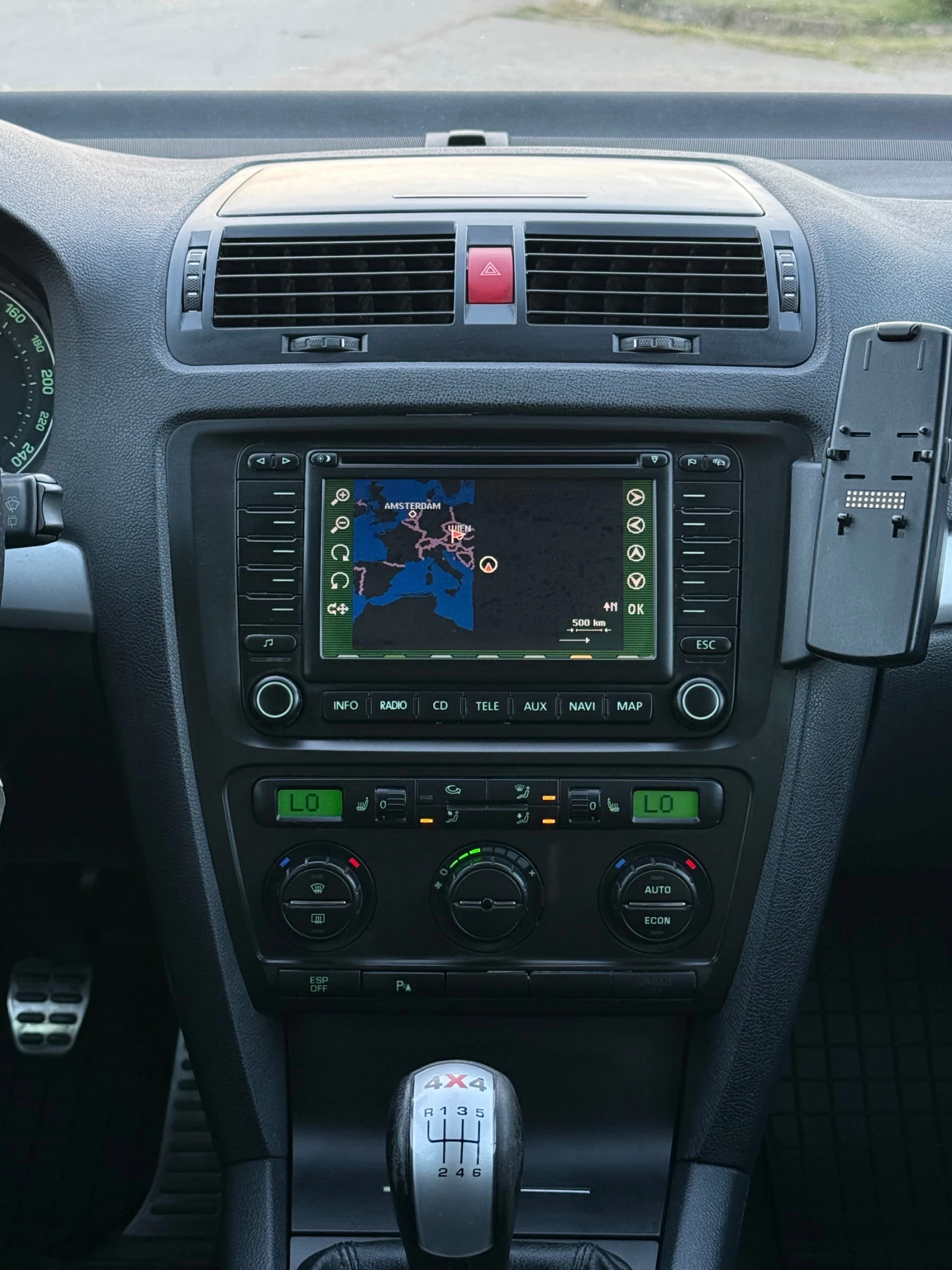 Skoda Octavia Scout* Xenon* KLIMATRONIK, снимка 13 - Автомобили и джипове - 54949177
