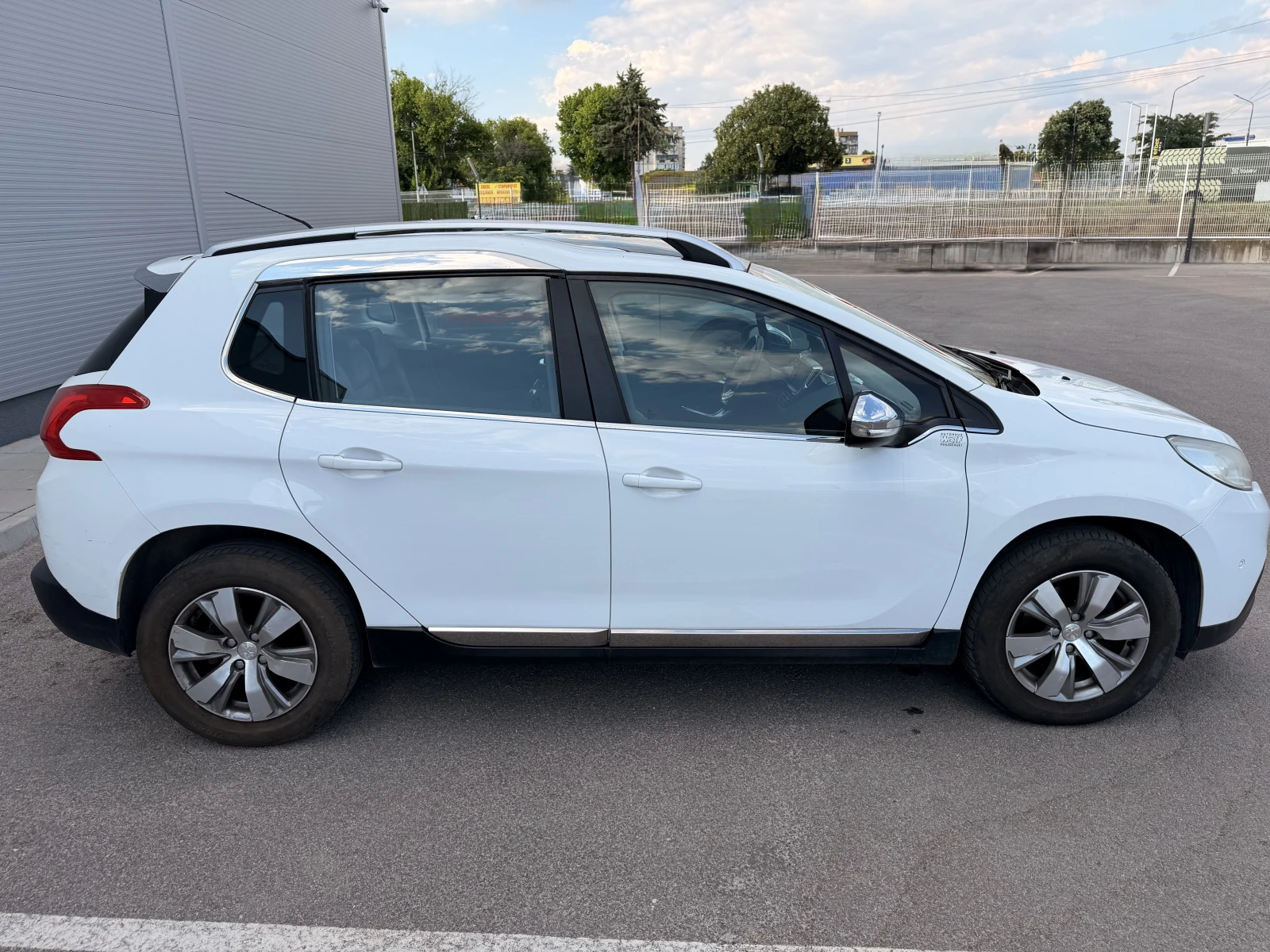 Peugeot 2008 eHDI, снимка 4 - Автомобили и джипове - 54994018