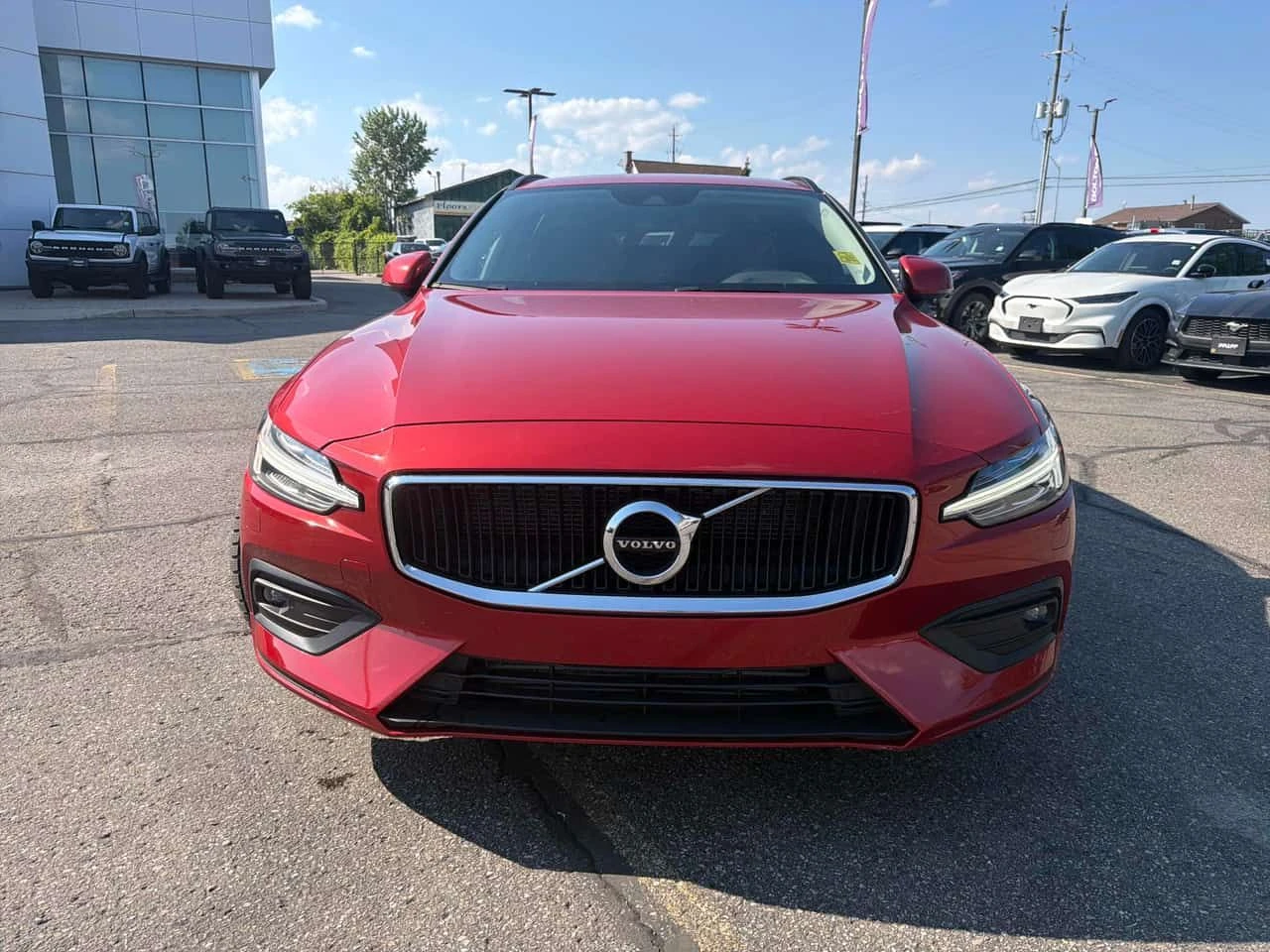 Volvo V60 МОМЕNTUM| PANO| ПОДГРЕВИ| CARFAX| 2 КЛЮЧА| , снимка 2 - Автомобили и джипове - 55275243