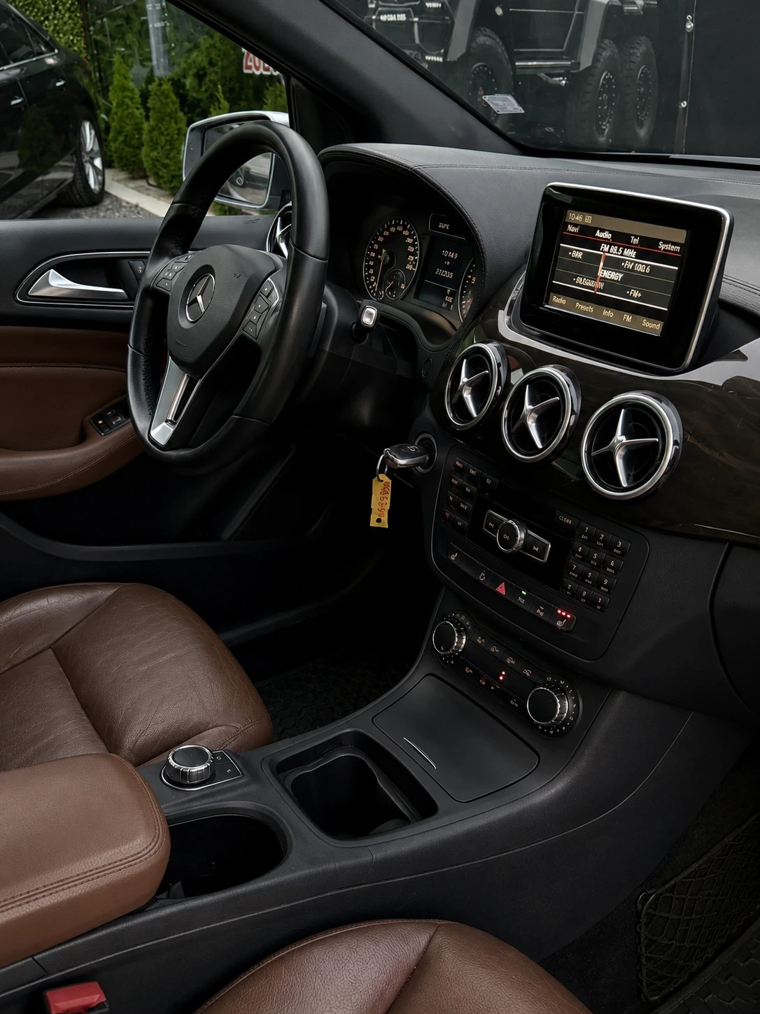 Mercedes-Benz B 180 AUTOMATIC| LED| TOP| СОБСТВЕН ЛИЗИНГ, снимка 11 - Автомобили и джипове - 55494829
