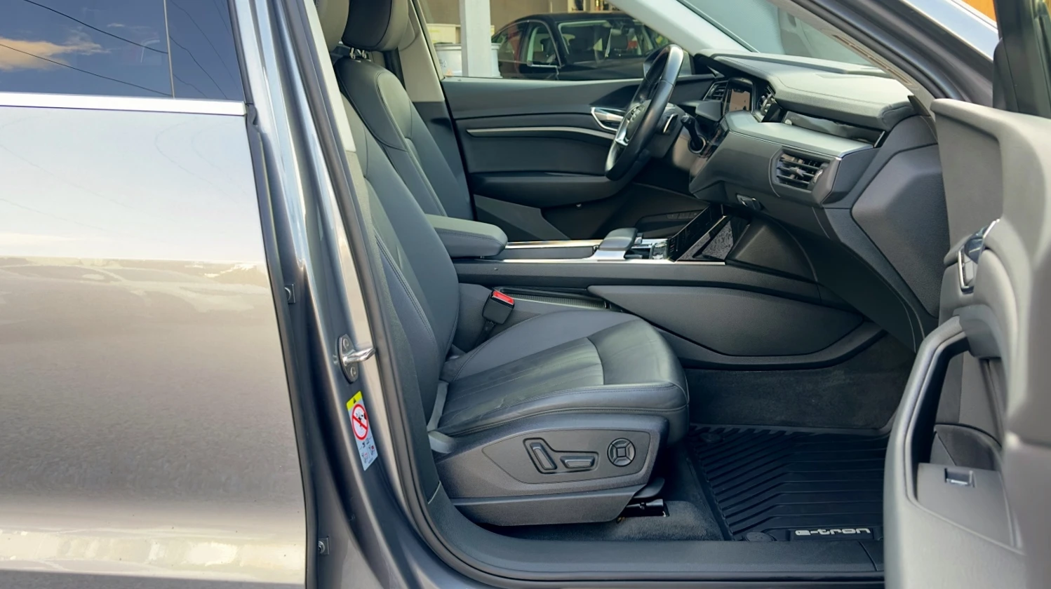 Audi E-Tron 55 Quattro Distronic Keyless Кожа Подгрев Сar play, снимка 13 - Автомобили и джипове - 55674234