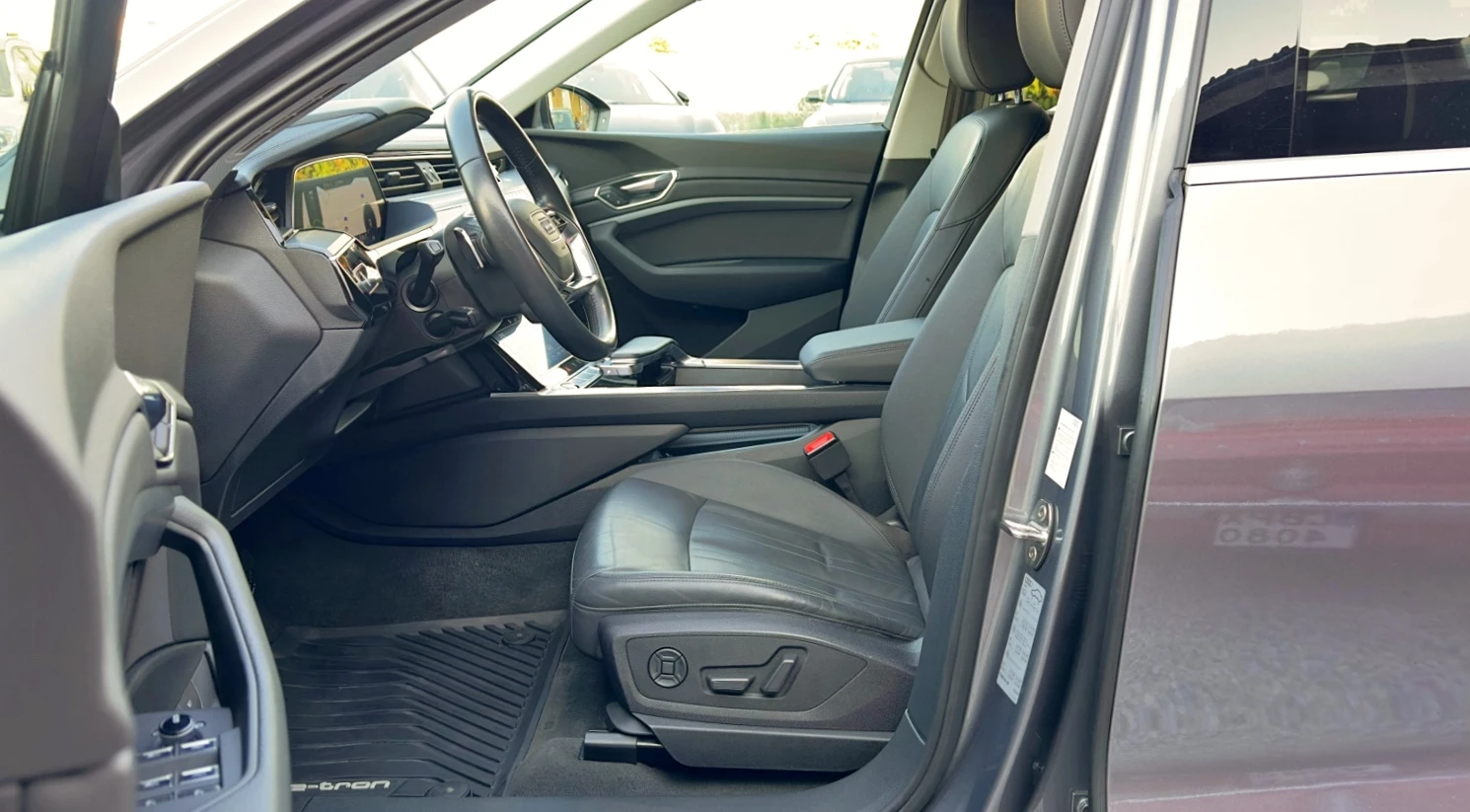 Audi E-Tron 55 Quattro Distronic Keyless Кожа Подгрев Сar play, снимка 6 - Автомобили и джипове - 55674234