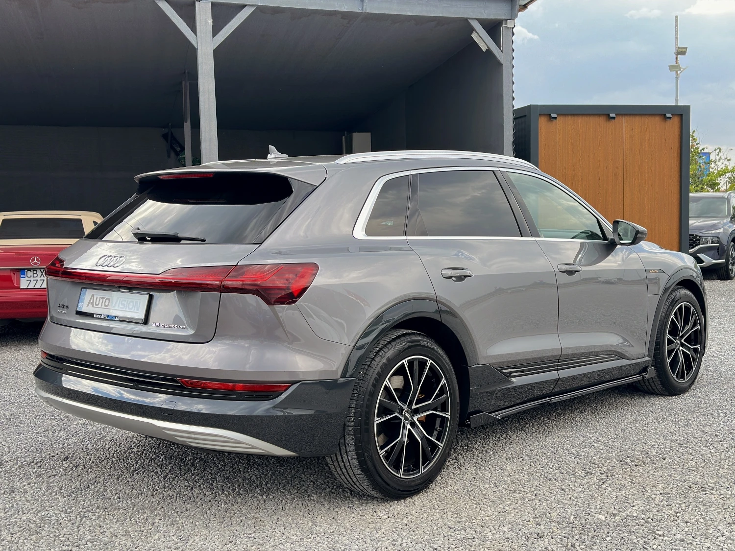 Audi E-Tron 55 Quattro Distronic Keyless Кожа Подгрев Сar play, снимка 2 - Автомобили и джипове - 55674234