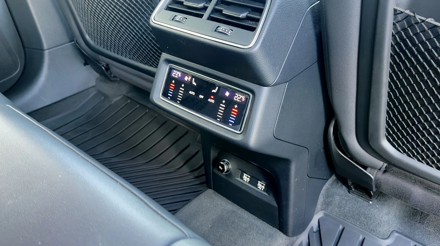 Audi E-Tron 55 Quattro Distronic Keyless Кожа Подгрев Сar play, снимка 16 - Автомобили и джипове - 55674234