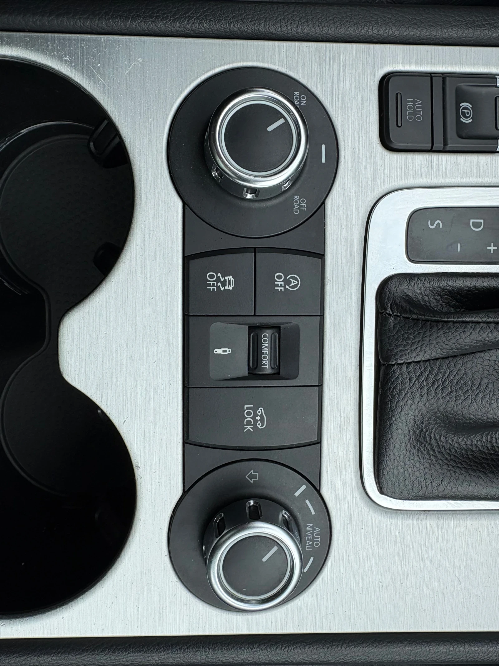 VW Touareg * 3.0TDI* ЛИЗИНГ БЕЗ ДОКАЗАН ДОХОД* БАРТЕР* , снимка 12 - Автомобили и джипове - 53962506