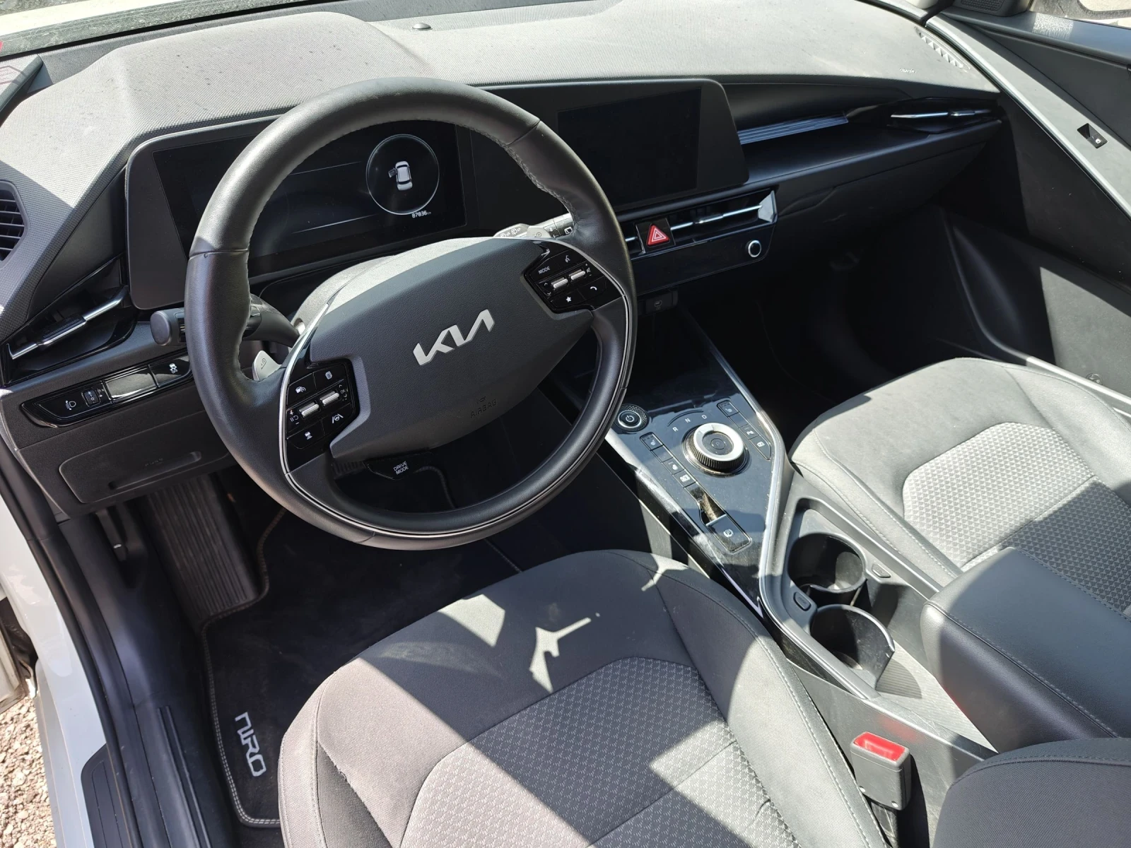 Kia Niro 64.8KWH , снимка 8 - Автомобили и джипове - 54243198