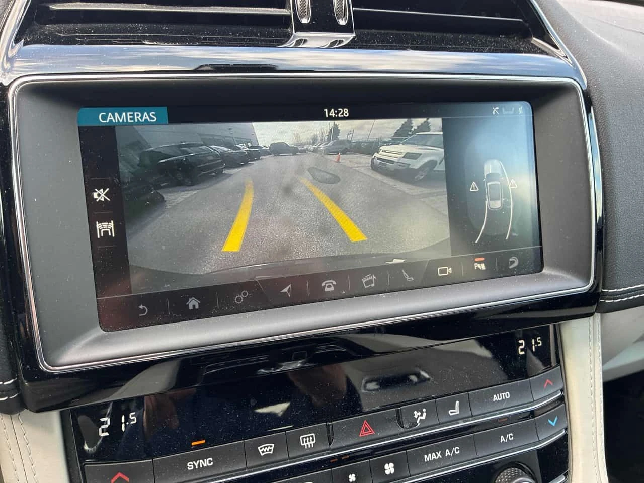 Jaguar F-PACE * SVR * CARFAX * ���� �� �� | Mobile.bg � ����������� 9