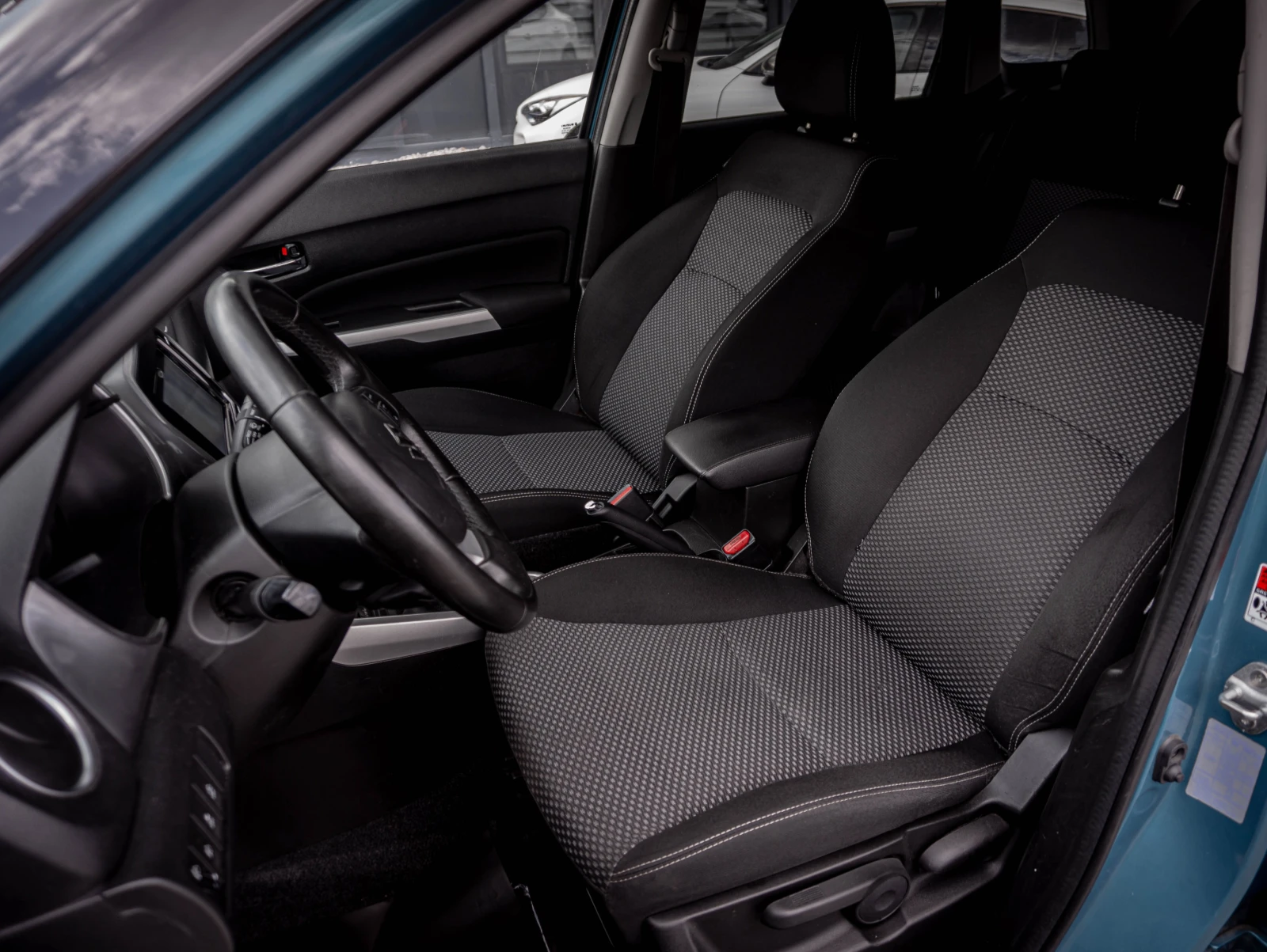 Suzuki Vitara 1.6 бензин ТОП! С ГАРАНЦИЯ! , снимка 11 - Автомобили и джипове - 54970585
