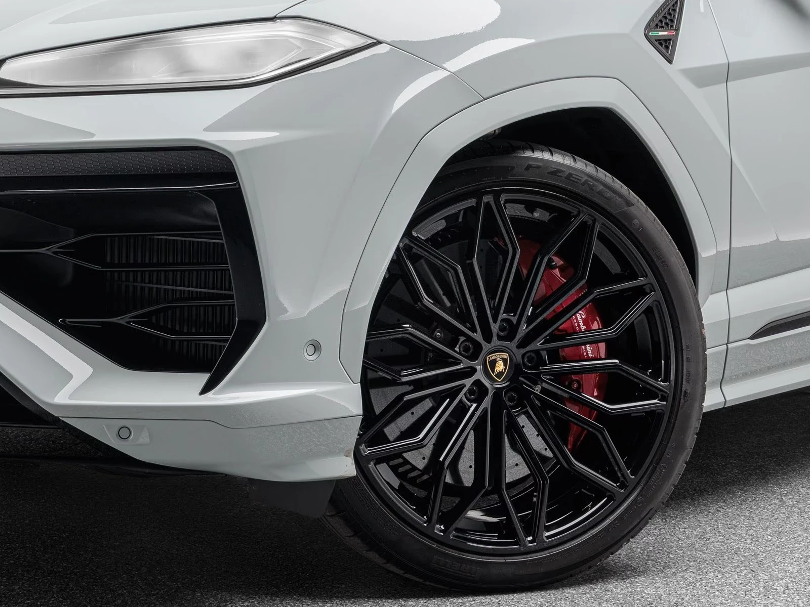 Lamborghini Urus SE / FACELIFT / CARBON / CERAMIC / B&O/ AKRAPOVIC/, снимка 7 - Автомобили и джипове - 55747835