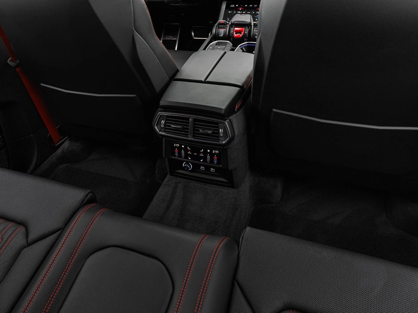 Lamborghini Urus SE / FACELIFT / CARBON / CERAMIC / B&O/ AKRAPOVIC/, снимка 16 - Автомобили и джипове - 55747835