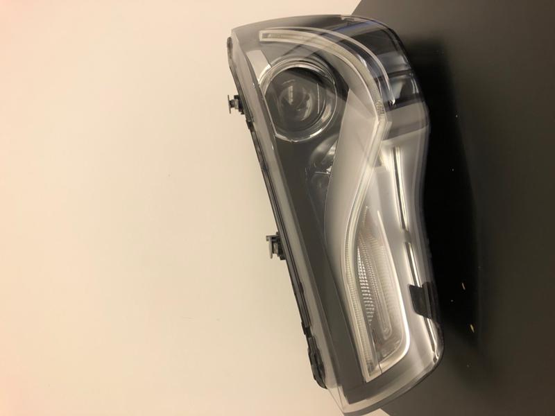 Ксенонов фар за Audi A1, снимка 1 - Части - 36105025