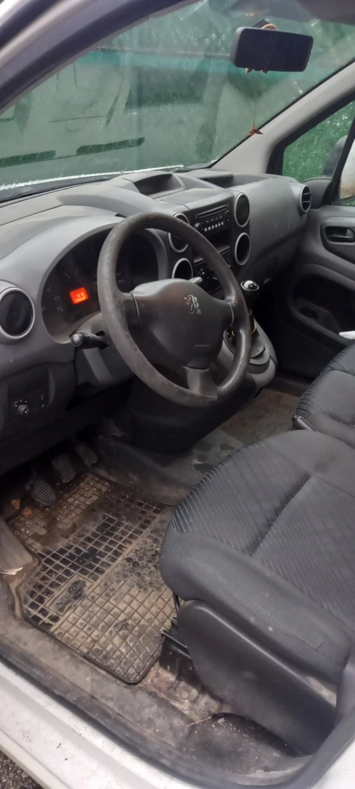 Peugeot Partner, снимка 6 - Автомобили и джипове - 52569779