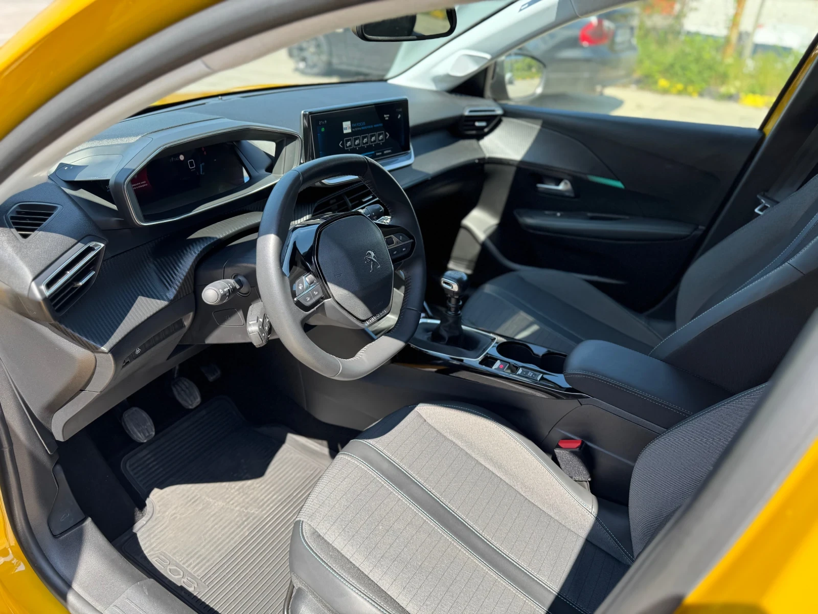 Peugeot 208 1.2* TURBO* 2022* 011 000 КМ*  - изображение 7