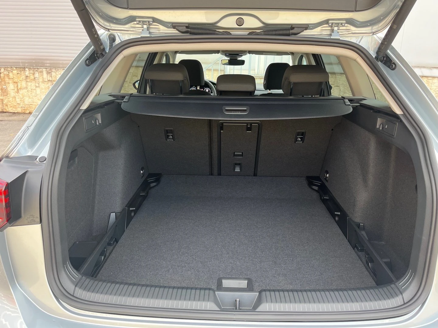 VW Golf Variant 8 Life PLUS 2.0 TDI SCR - изображение 4