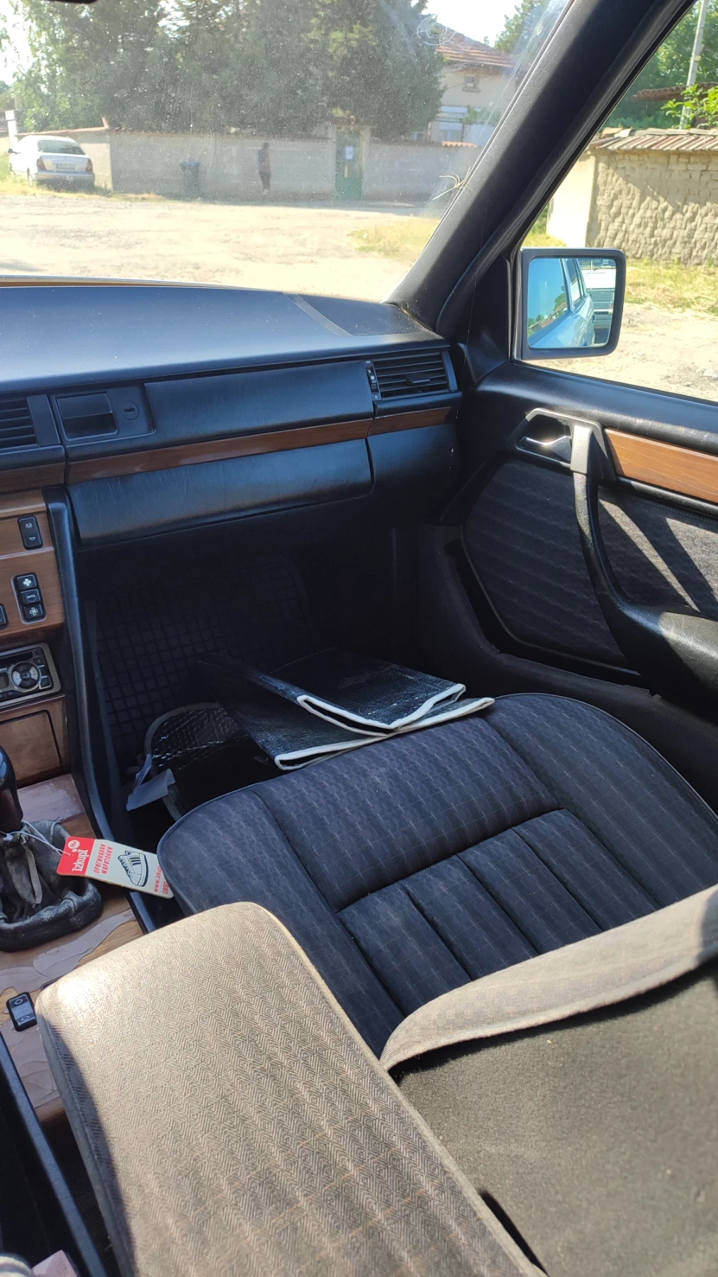 Mercedes-Benz 124 200ТЕ, снимка 8 - Автомобили и джипове - 54767674