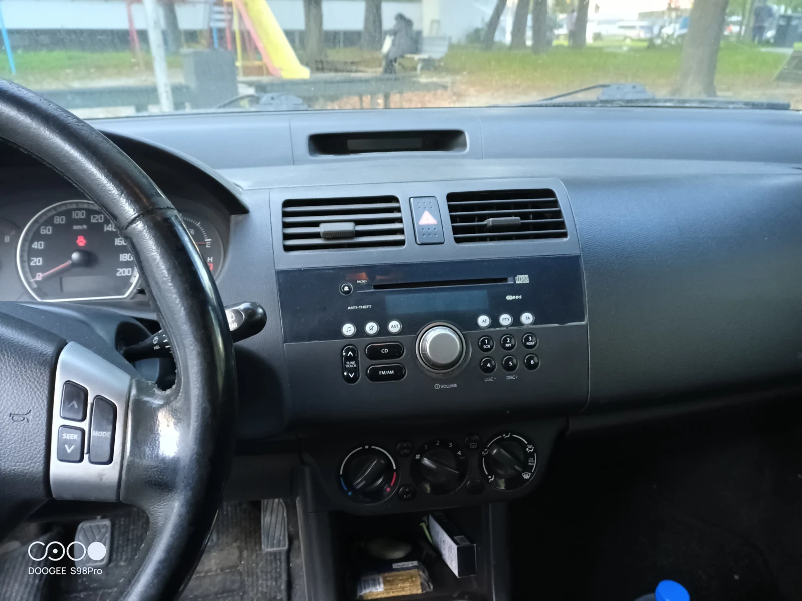 Suzuki Swift 1.3, снимка 2 - Автомобили и джипове - 55373470