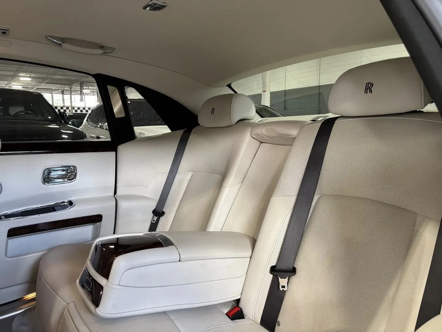 Rolls-Royce Ghost ЦЕНА ДО БЪЛГАРИЯ РЕГИСТРАЦИЯ & АВТОКРЕДИТ, снимка 12 - Автомобили и джипове - 55416119