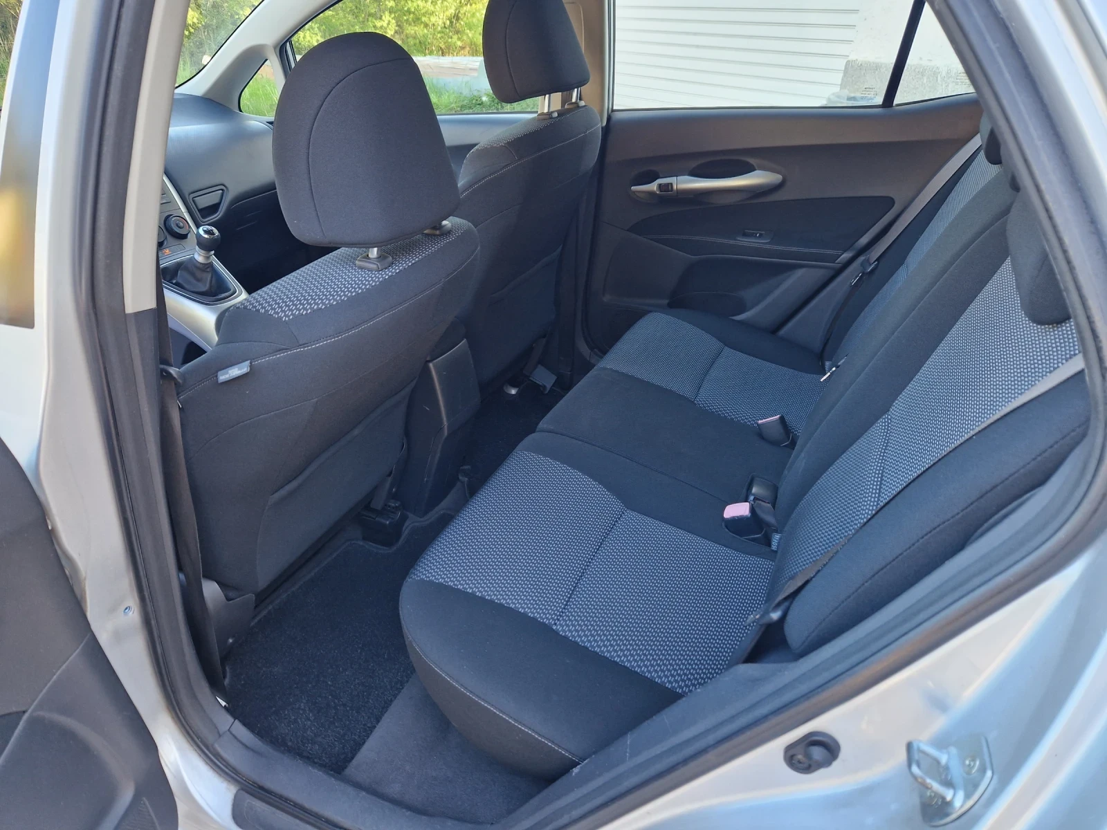 Toyota Auris 1.33i 6ck. 116000km., снимка 9 - Автомобили и джипове - 55572257