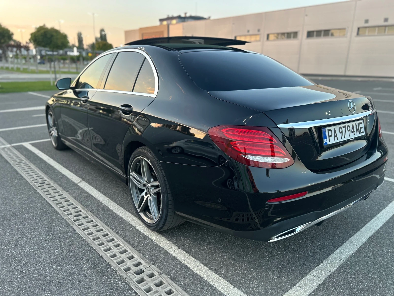 Mercedes-Benz E 220 AMG/Panorama/Ful extri, снимка 4 - Автомобили и джипове - 55677267