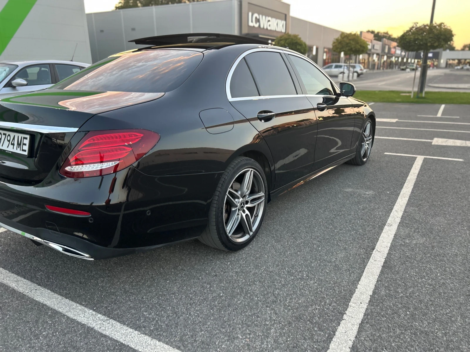 Mercedes-Benz E 220 AMG/Panorama/Ful extri, снимка 5 - Автомобили и джипове - 55677267