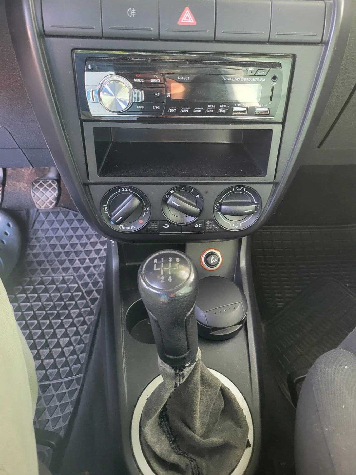 VW Fox Климатик Нов внос Германия , снимка 4 - Автомобили и джипове - 55851582