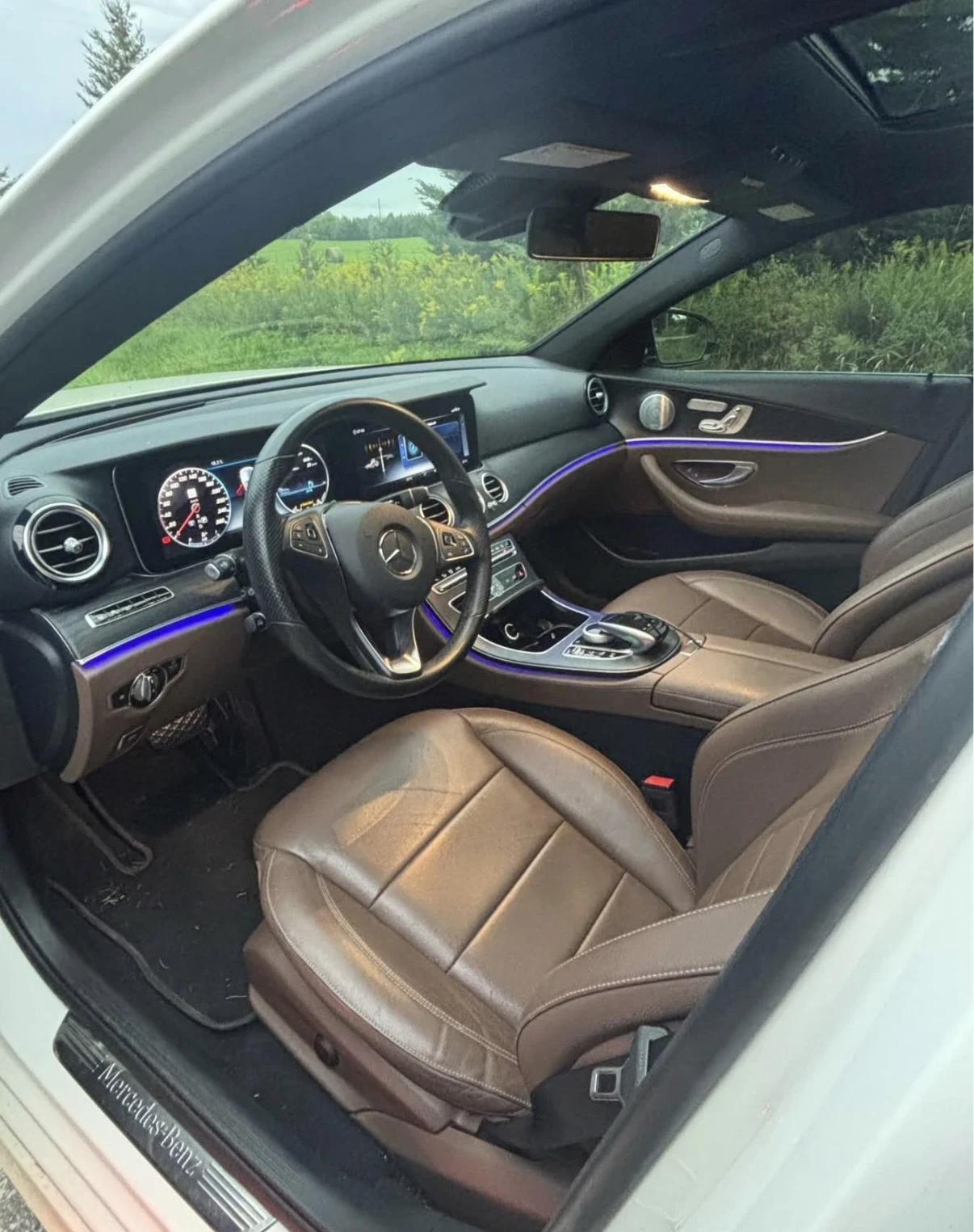 Mercedes-Benz E 400 4MATIC * AMG * HEAD UP * BURMESTER * ДИГИТАЛ * , снимка 9 - Автомобили и джипове - 56156229