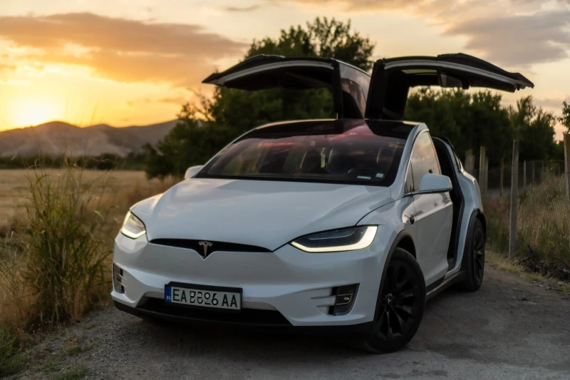 Tesla Model X Безплатно зареждане| EU| 6 седалки, снимка 2 - Автомобили и джипове - 52159881