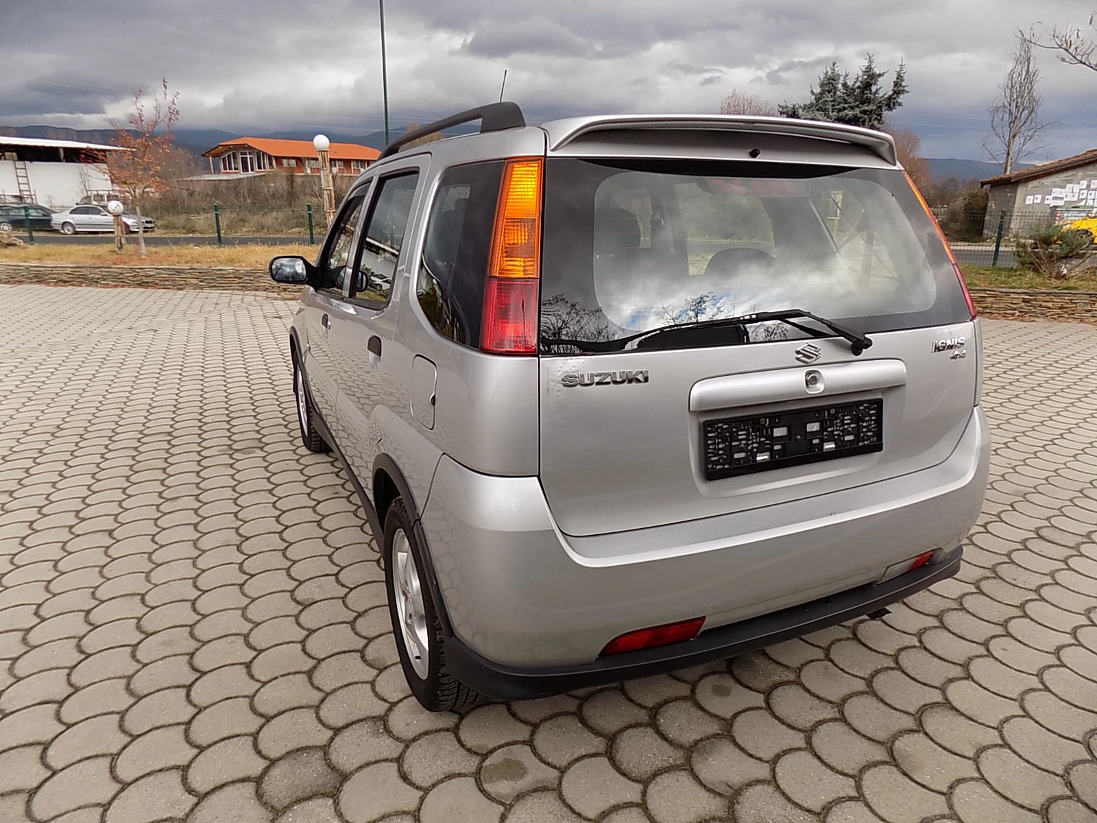 Suzuki Ignis 1.5I 4X4 100KS - изображение 7