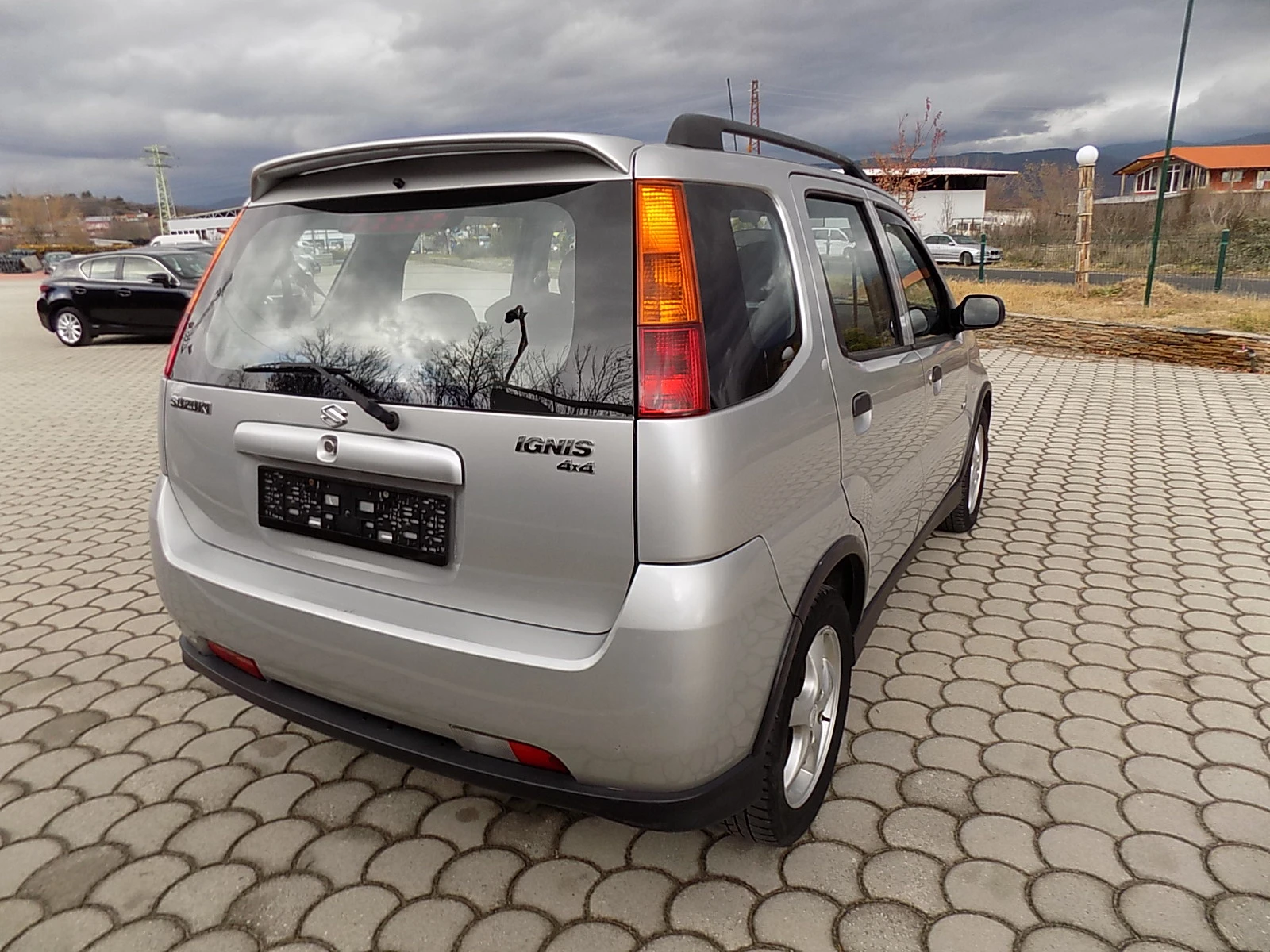 Suzuki Ignis 1.5I 4X4 100KS - изображение 5