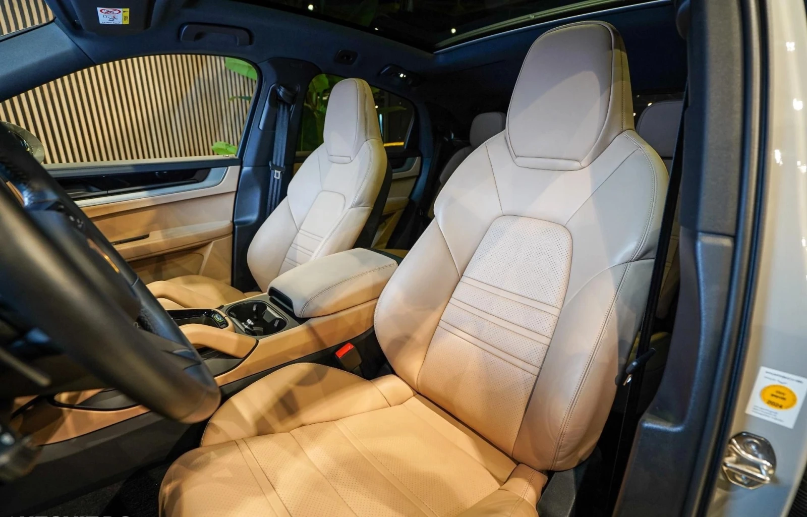 Porsche Cayenne Coupe 3.0 V6 E-Hybrid - изображение 8