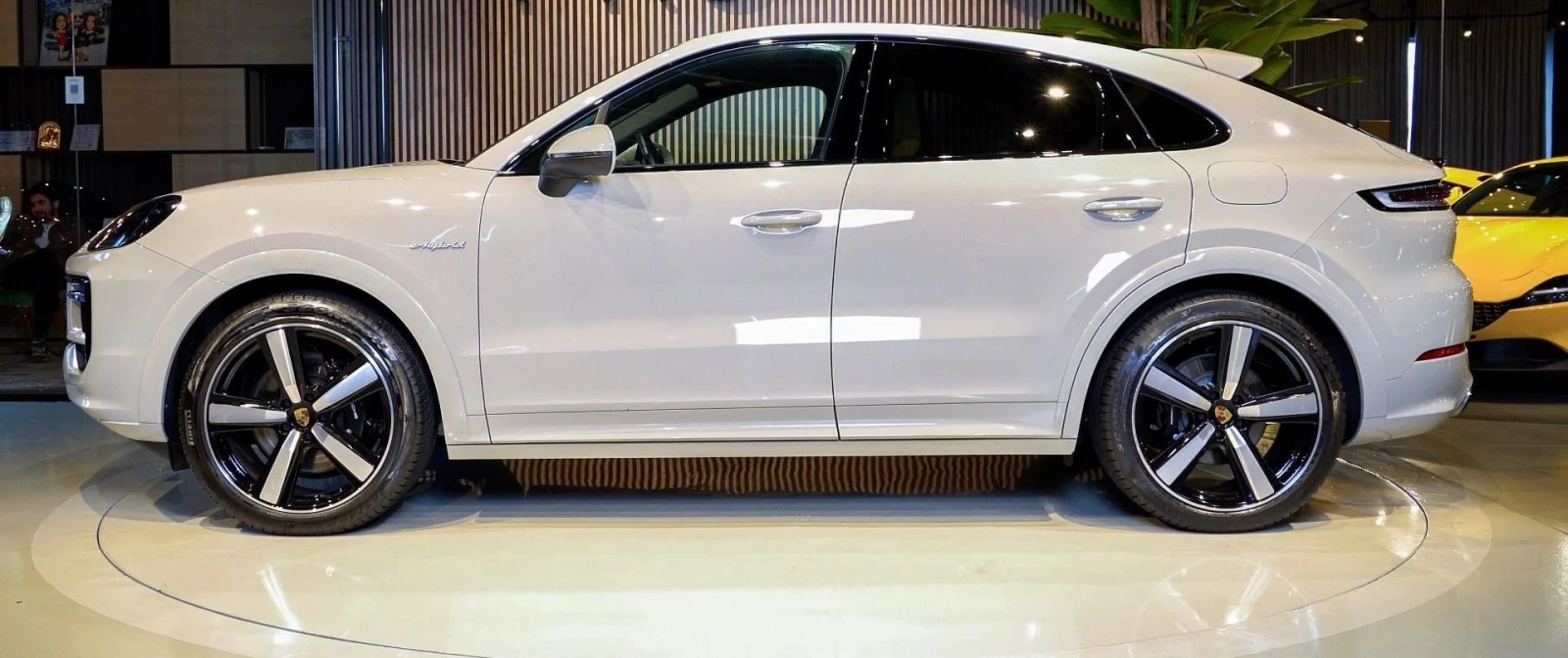 Porsche Cayenne Coupe 3.0 V6 E-Hybrid - изображение 6