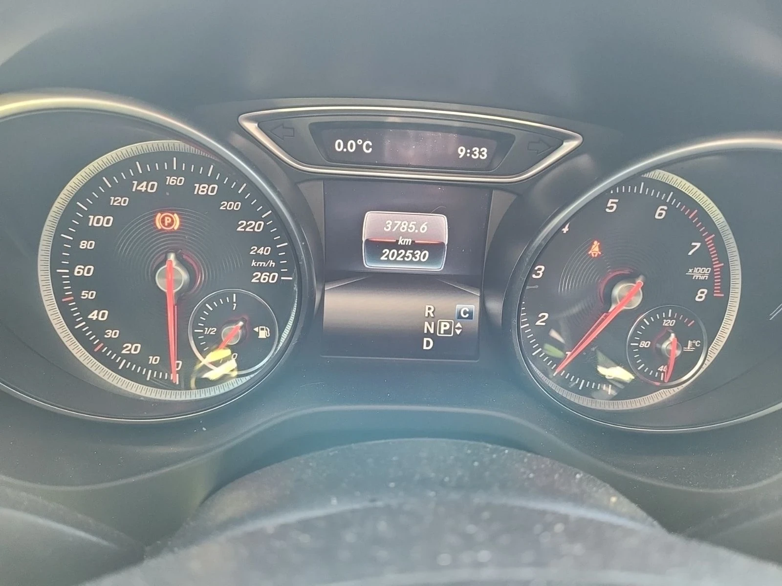 Mercedes-Benz GLA 250 4Matic* Keyless* Подгрев* Пано, снимка 9 - Автомобили и джипове - 54073112