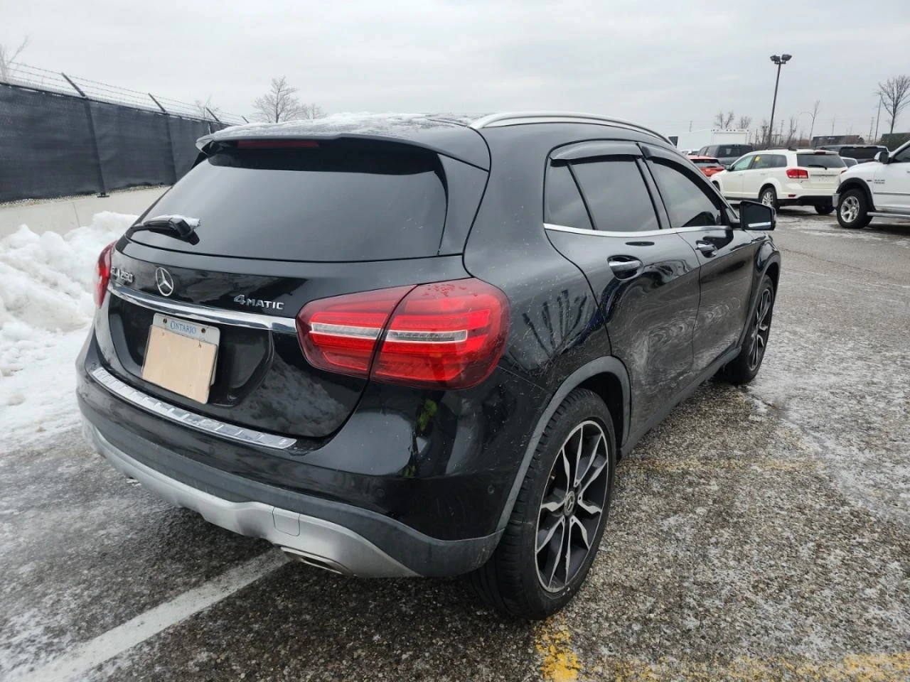 Mercedes-Benz GLA 250 4Matic* Keyless* Подгрев* Пано, снимка 4 - Автомобили и джипове - 54073112