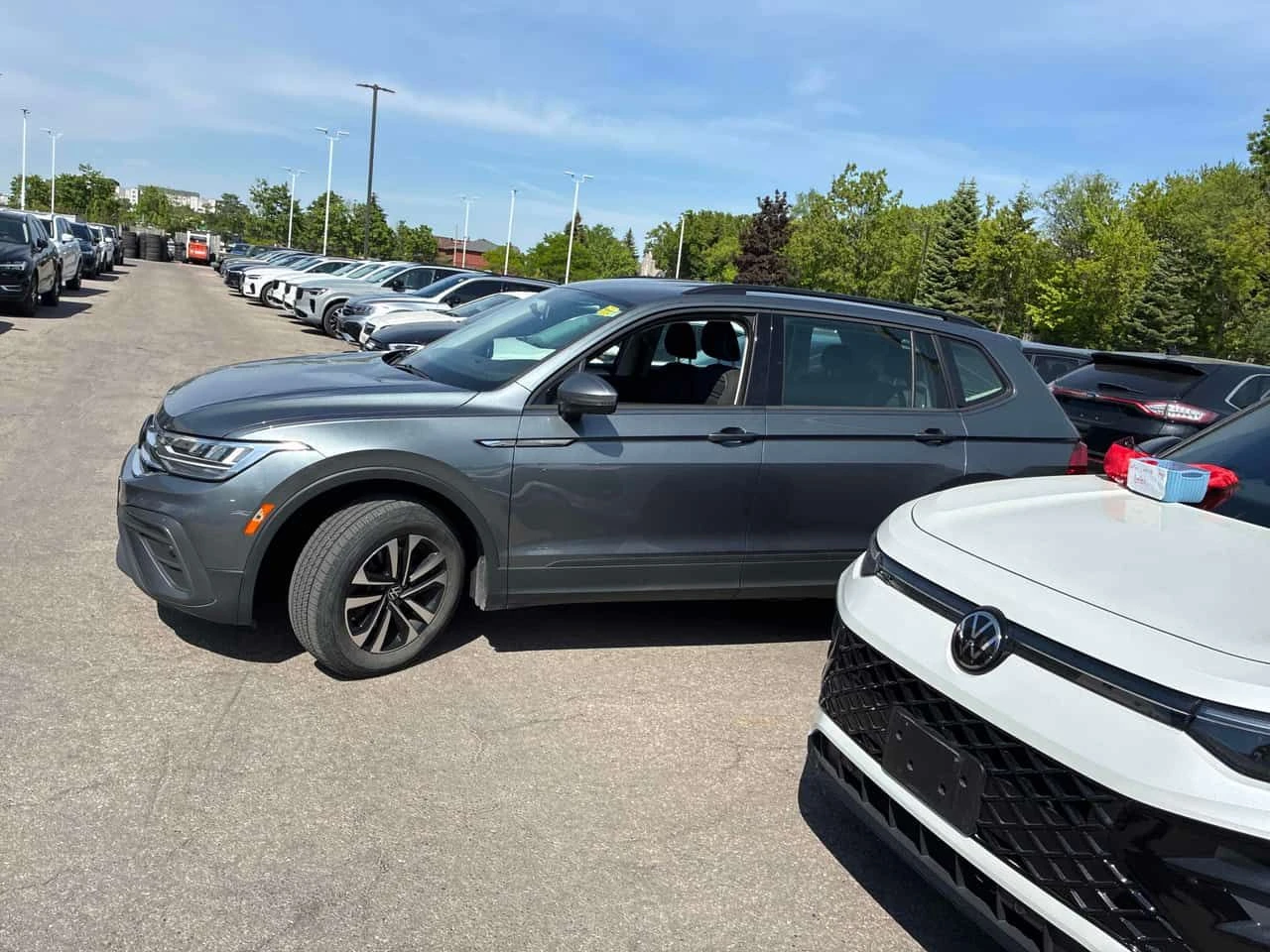 VW Tiguan * Trendline * ГЛАВНО ПРЕДСТАВИТЕЛСТВО* , снимка 2 - Автомобили и джипове - 54791894