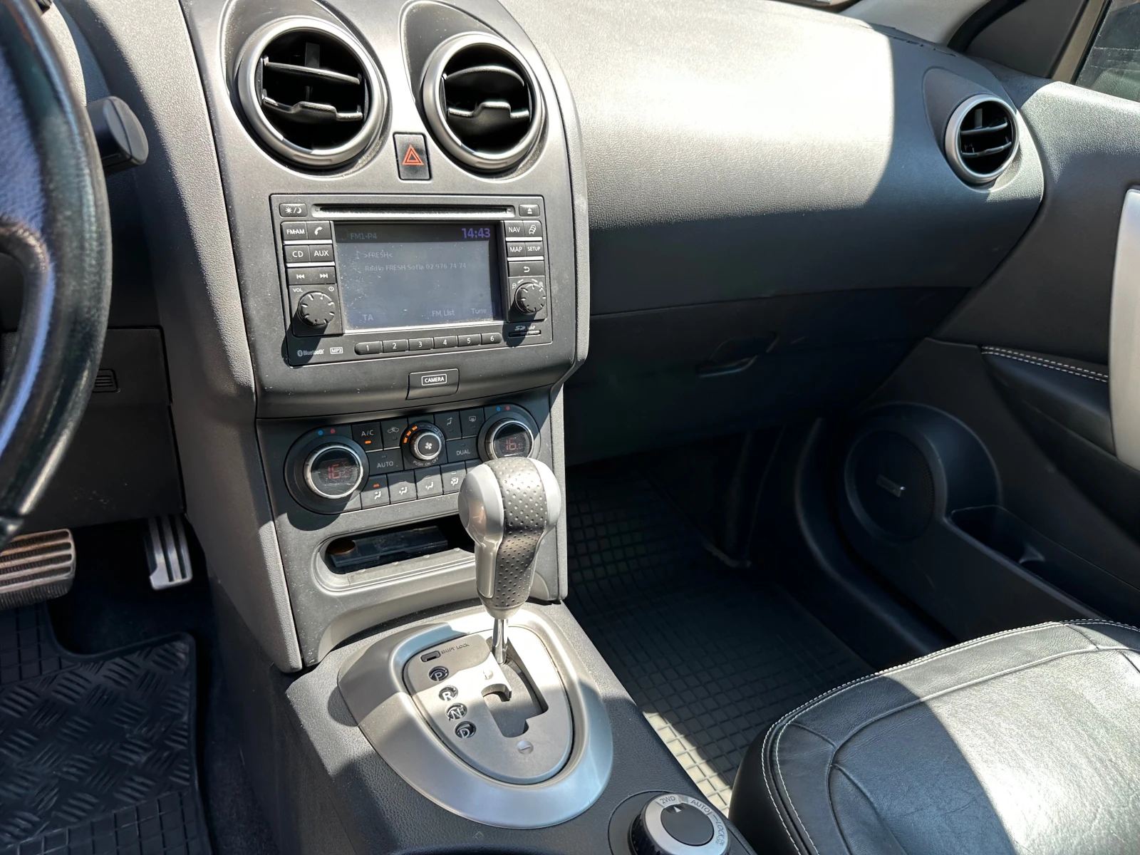 Nissan Qashqai 2.00 DCI/150К.С./Автоматик/4х4/TEKNA, снимка 12 - Автомобили и джипове - 54854797
