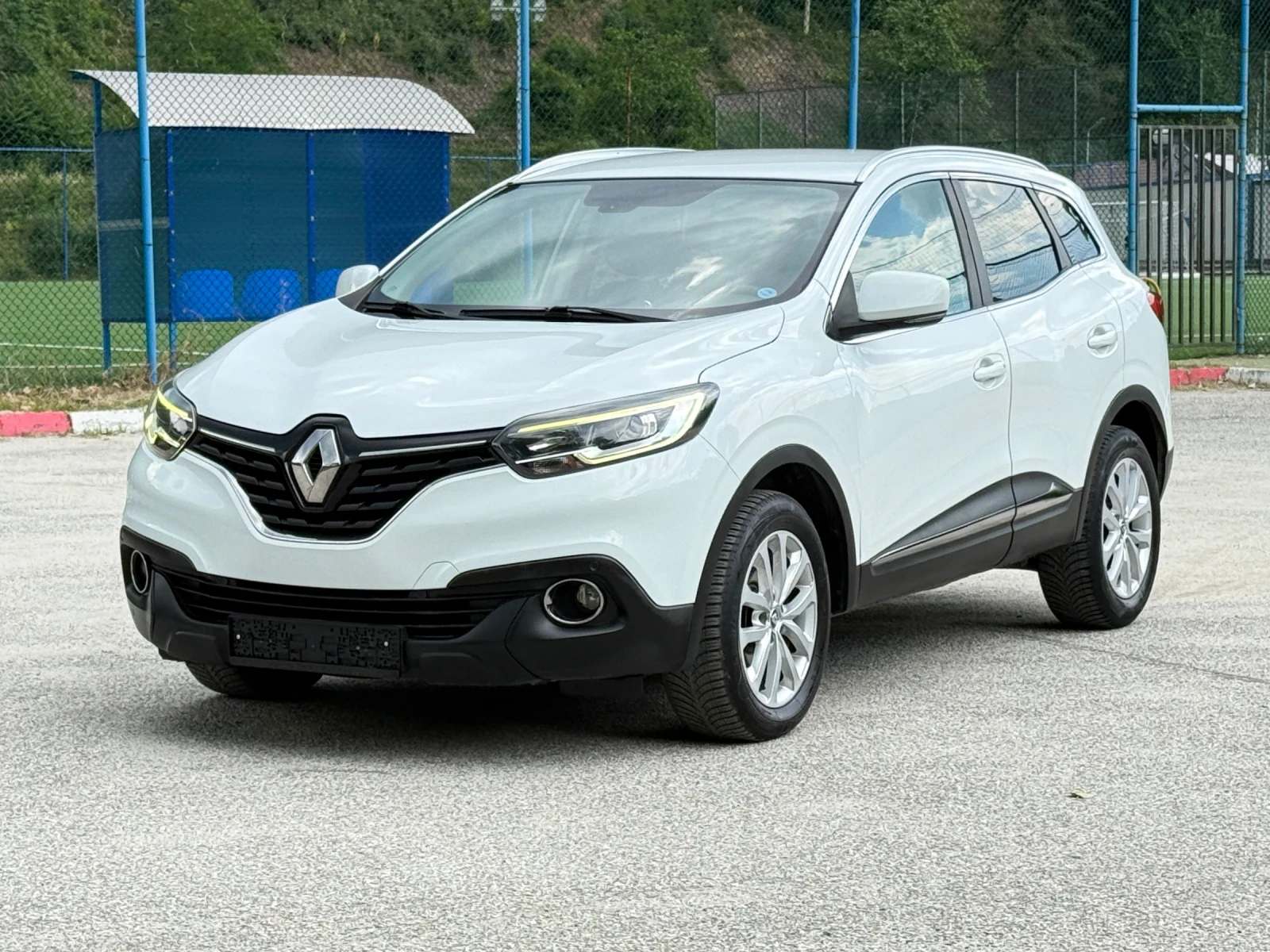 Renault Kadjar 1.5dCi Навигация/Климатроник/Парктроник/EURO 6, снимка 3 - Автомобили и джипове - 55000122