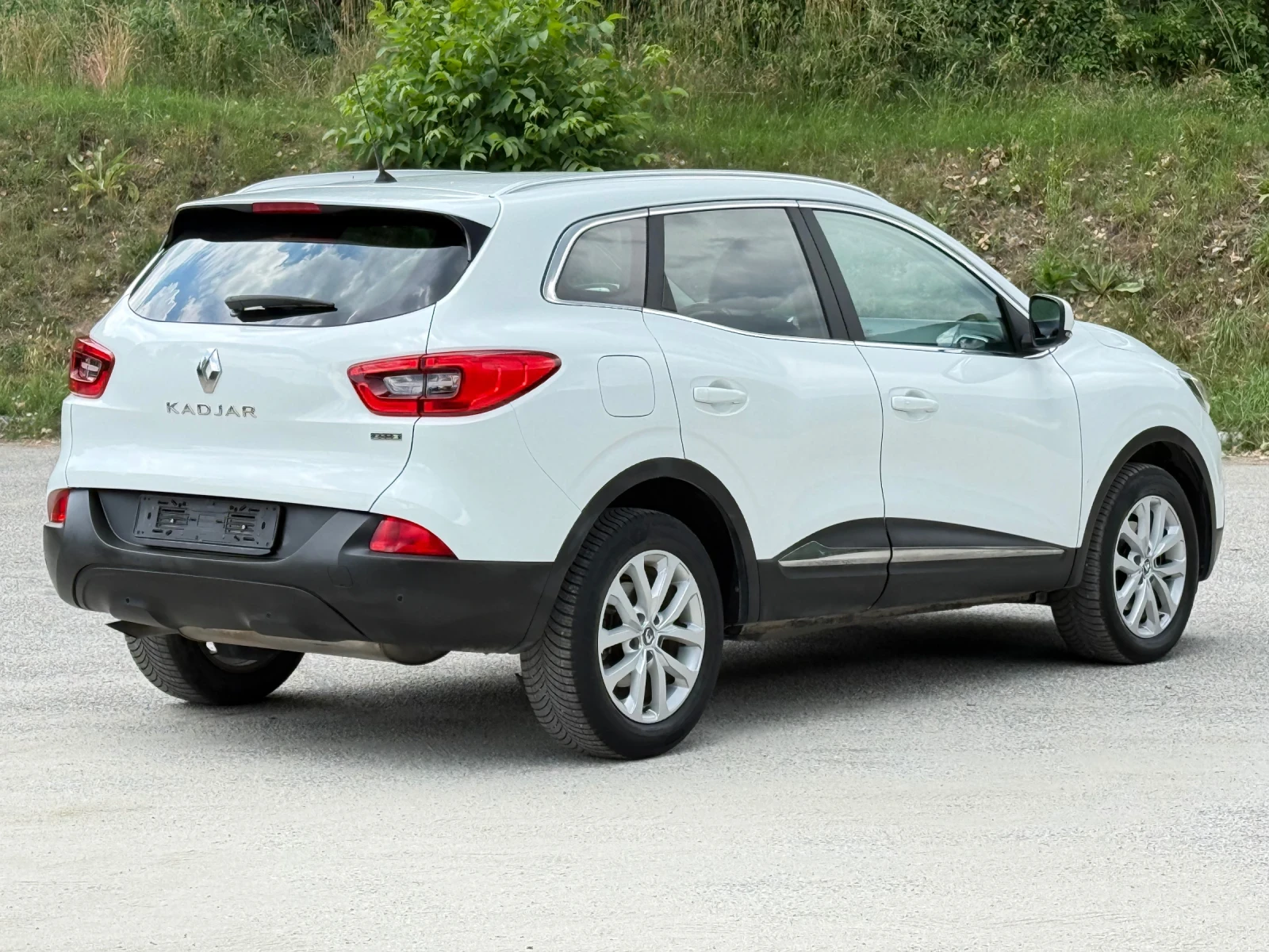 Renault Kadjar 1.5dCi Навигация/Климатроник/Парктроник/EURO 6, снимка 5 - Автомобили и джипове - 55000122