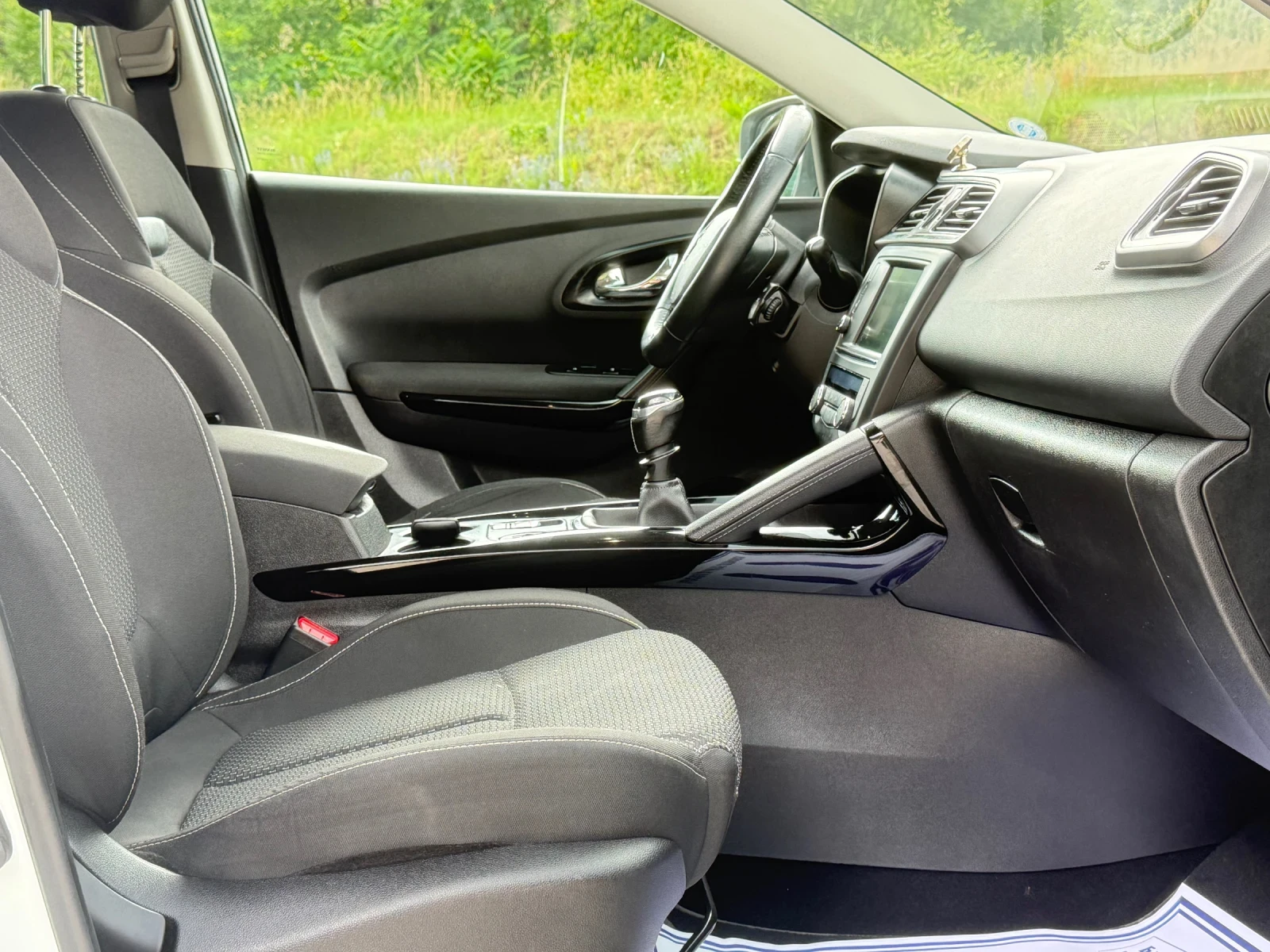 Renault Kadjar 1.5dCi Навигация/Климатроник/Парктроник/EURO 6, снимка 15 - Автомобили и джипове - 55000122