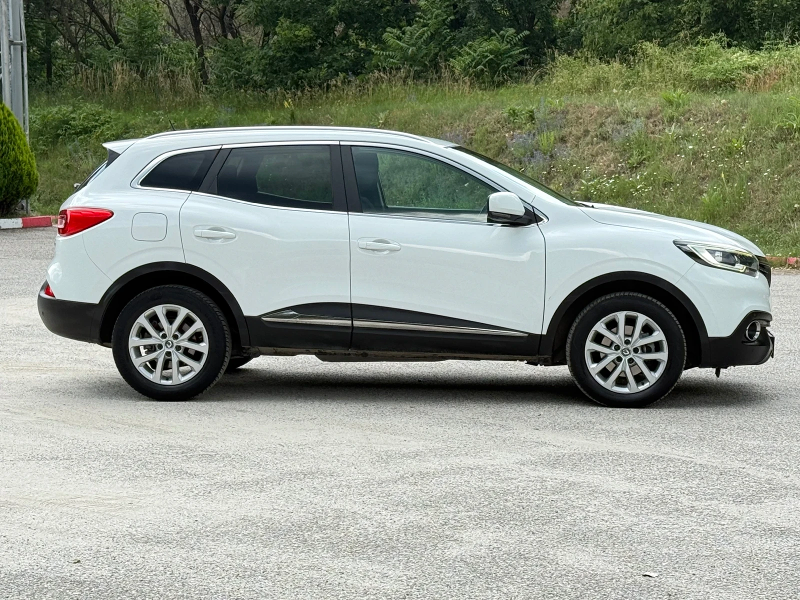 Renault Kadjar 1.5dCi Навигация/Климатроник/Парктроник/EURO 6, снимка 4 - Автомобили и джипове - 55000122