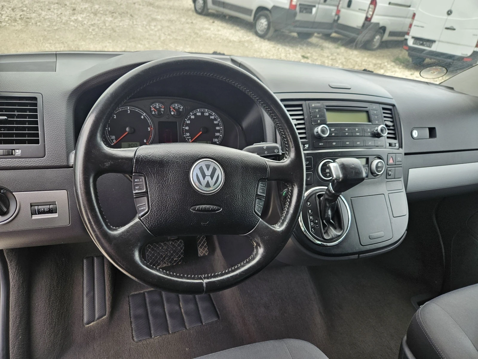 VW Multivan 2.5 TDi - изображение 10