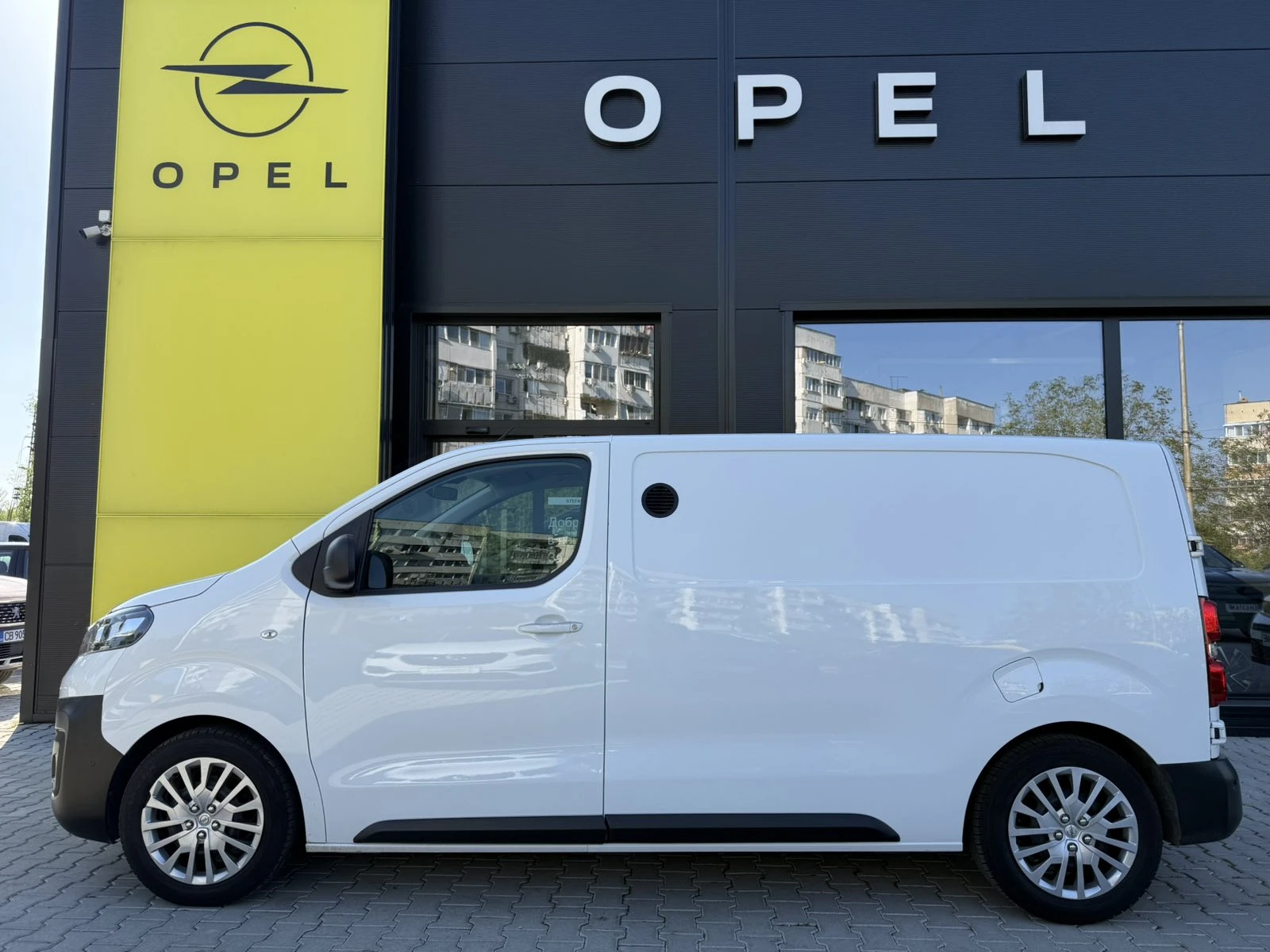Opel Vivaro Cargo M Edition 1.5 D (120hp) MT6 - изображение 4