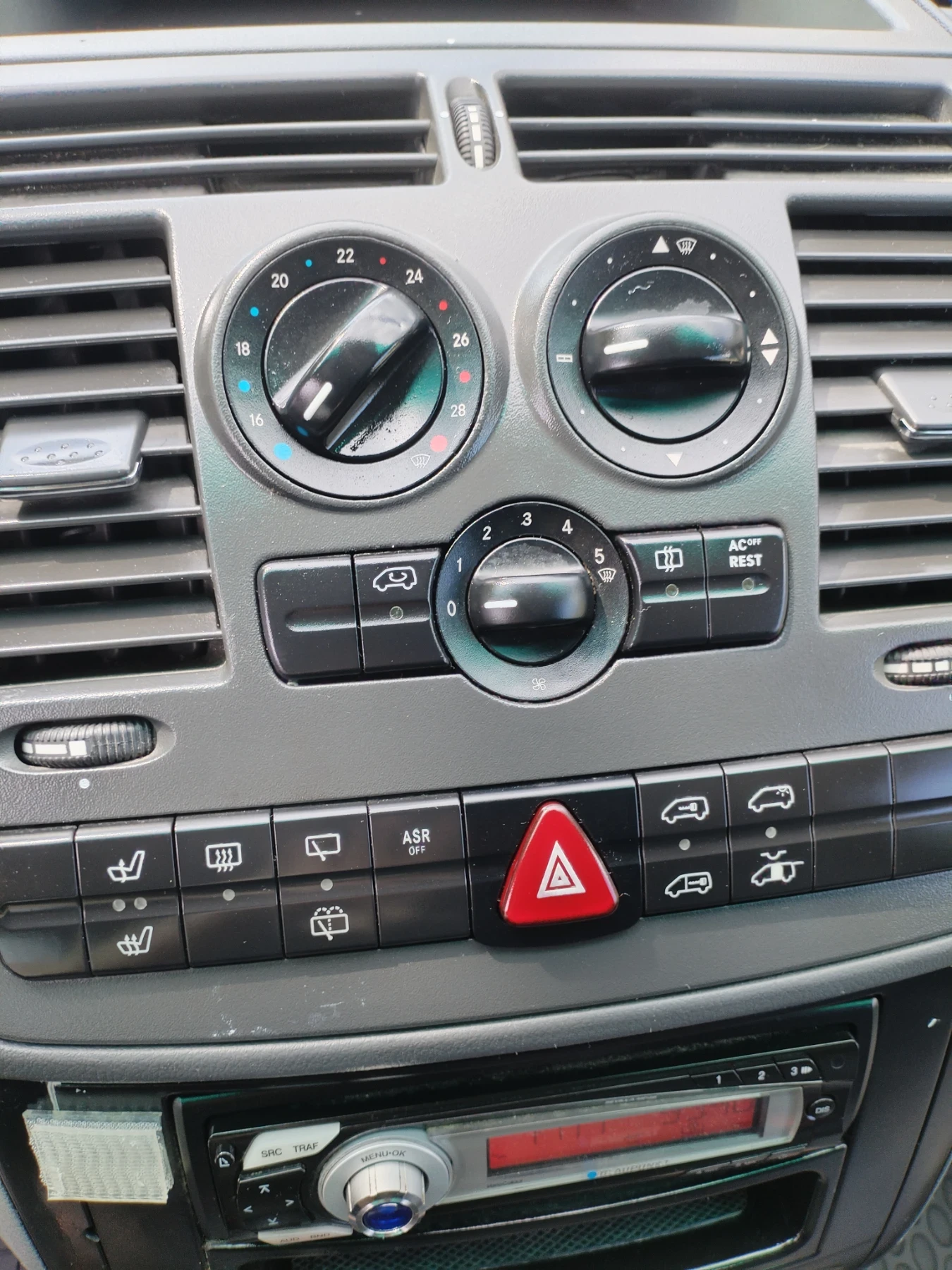 Mercedes-Benz Vito 2.2 646 111 109Кс 6ск Клима Подгрев , снимка 10 - Бусове и автобуси - 55051175