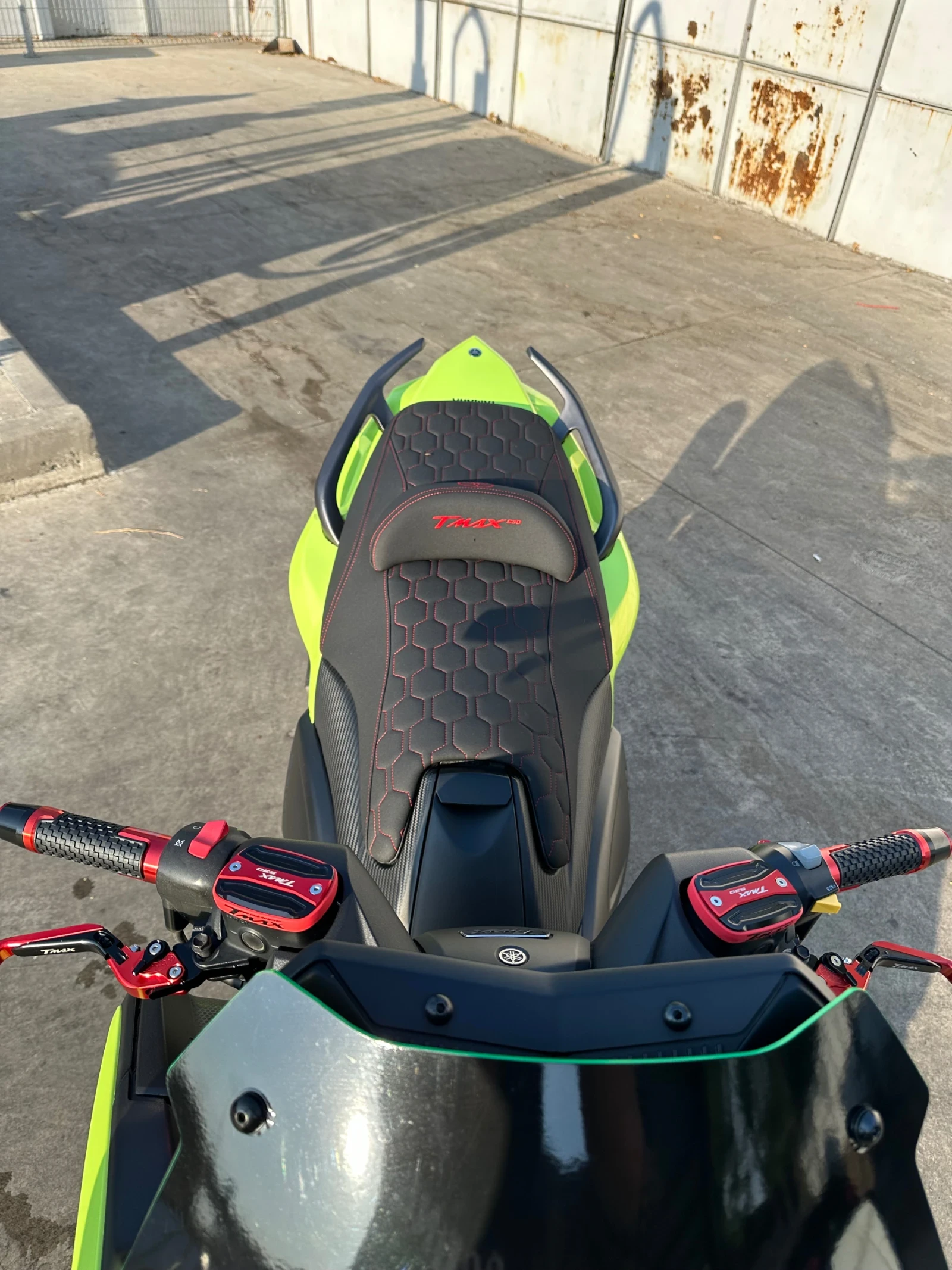 Yamaha T-max 530 KEYLESS! Akrapovic!, снимка 14 - Мотоциклети и мототехника - 55697083