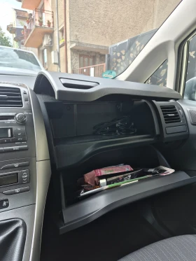 Toyota Auris, снимка 13