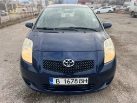 Toyota Yaris 1.0i Климатик! Напълно обслужена!, снимка 2